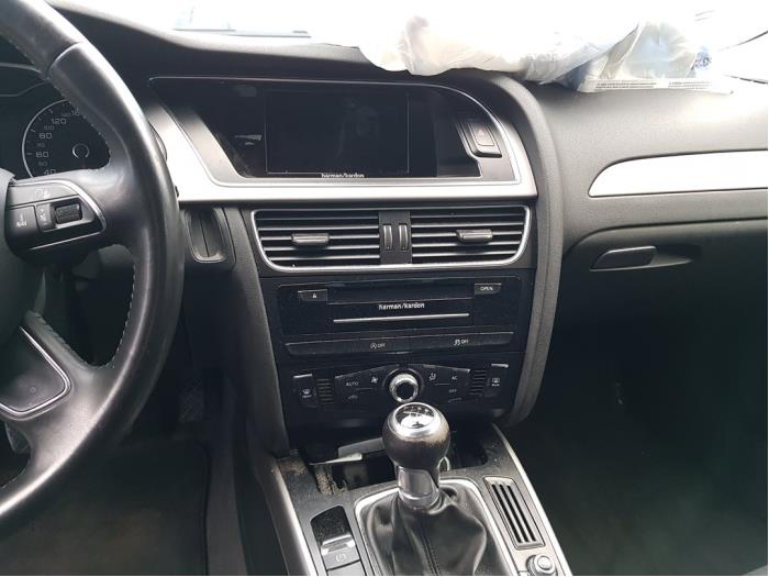 Audi A4 2.0 eTDI 16V Épave (2012, Gris)