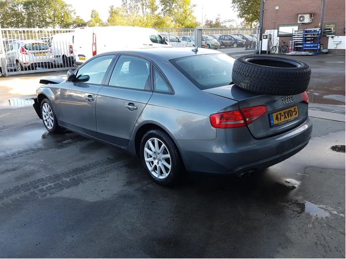 Audi A4 2.0 eTDI 16V Épave (2012, Gris)