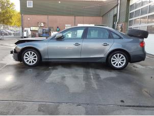 Audi A4 2.0 eTDI 16V Épave (2012, Gris)