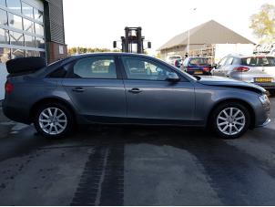 Audi A4 2.0 eTDI 16V Épave (2012, Gris)