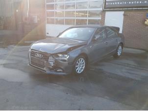 Audi A4 2.0 eTDI 16V Épave (2012, Gris)