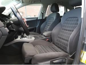 Audi A4 2.0 eTDI 16V Épave (2012, Gris)
