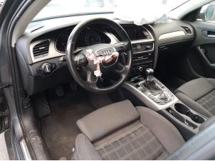 Audi A4 2.0 eTDI 16V Épave (2012, Gris)