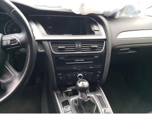 Audi A4 2.0 eTDI 16V Épave (2012, Gris)