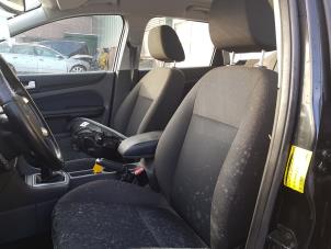 Ford Focus 2 Wagon 1.8 16V Épave (2007, Noir)