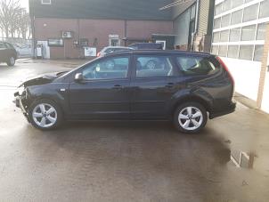 Ford Focus 2 Wagon 1.8 16V Épave (2007, Noir)