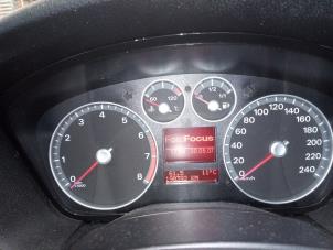 Ford Focus 2 Wagon 1.8 16V Épave (2007, Noir)