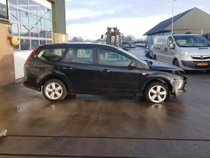 Ford Focus 2 Wagon 1.8 16V Épave (2007, Noir)