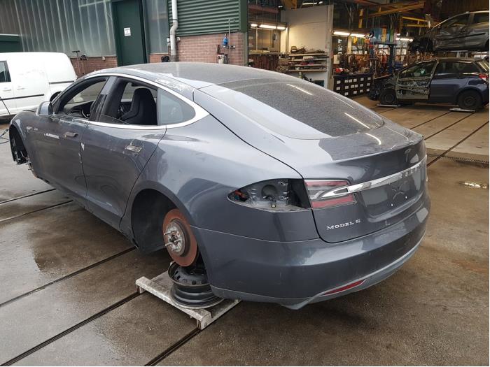 Tesla Model S 85 Samochód złomowany (2015, Szary)