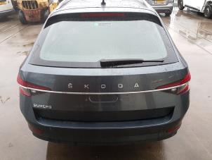 Skoda Superb Combi 2.0 TDI Vehículo de desguace (2020, Gris)
