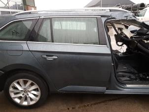 Skoda Superb Combi 2.0 TDI Vehículo de desguace (2020, Gris)