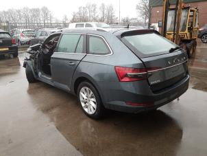 Skoda Superb Combi 2.0 TDI Vehículo de desguace (2020, Gris)