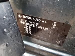 Skoda Superb Combi 2.0 TDI Vehículo de desguace (2020, Gris)