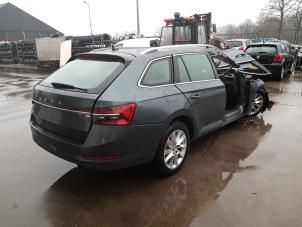 Skoda Superb Combi 2.0 TDI Vehículo de desguace (2020, Gris)