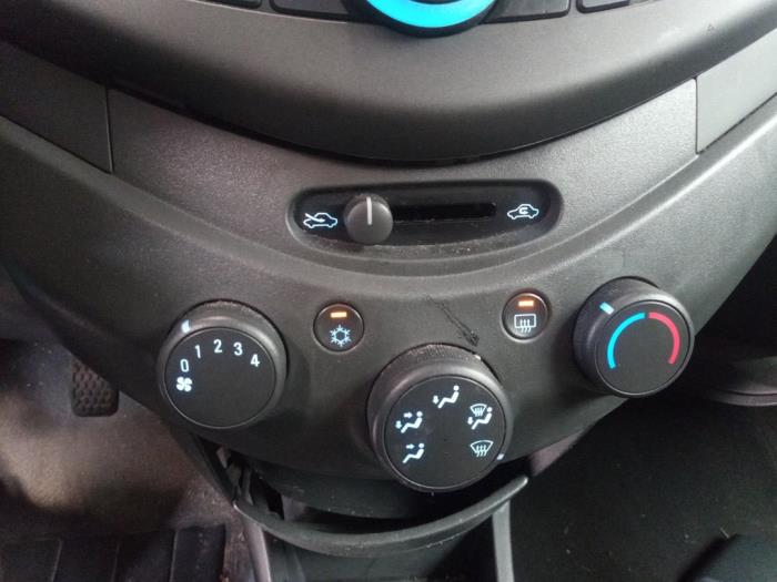 Chevrolet Spark 1.0 16V Bifuel Épave (2012, Blanc)
