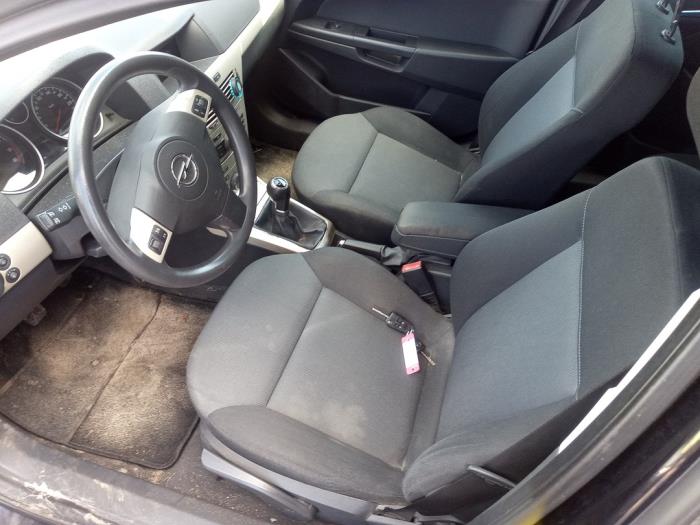 Opel Astra H SW 1.6 16V Twinport Épave (2007, Noir)