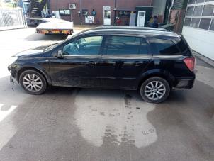 Opel Astra H SW 1.6 16V Twinport Épave (2007, Noir)