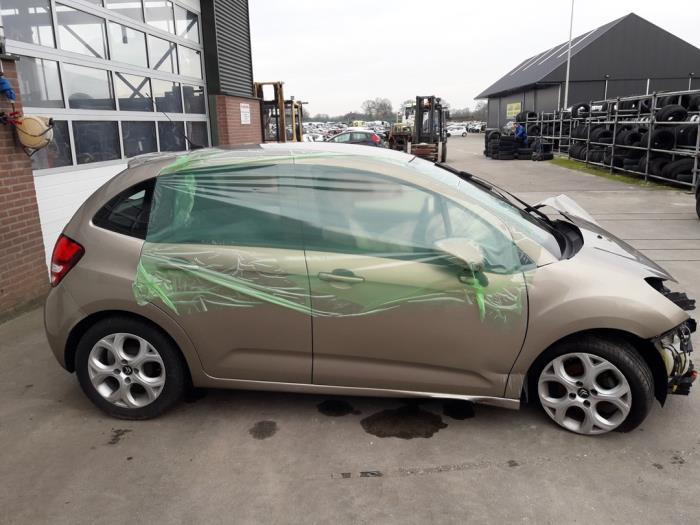 Citroen C3 1.4 Épave (2010, Beige)