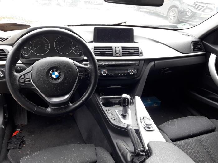 BMW 3 serie Touring 320d 2.0 16V Schrottauto (2013, Grau)