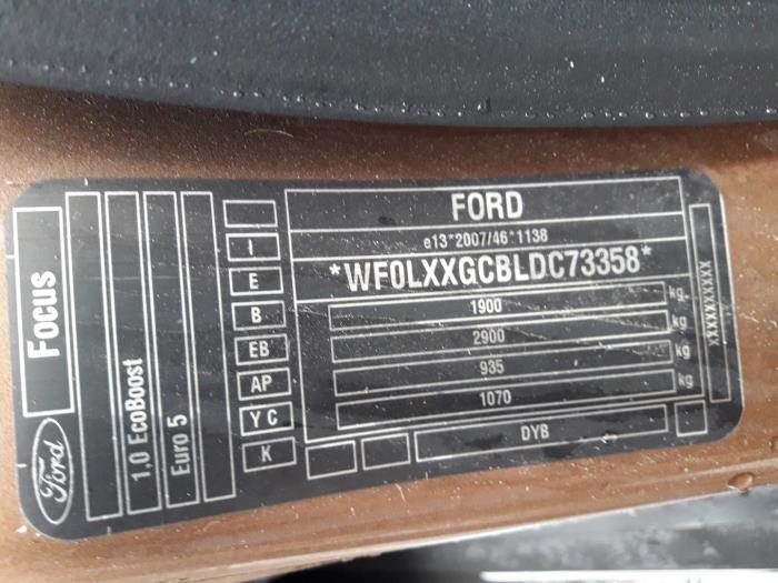 Ford Focus 3 Wagon 1.0 Ti-VCT EcoBoost 12V 100 Épave (2013, Brun)
