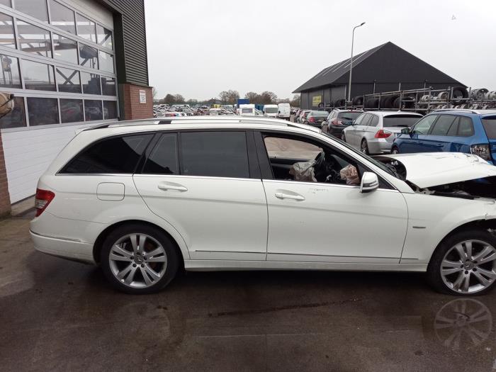 Mercedes C Estate 1.6 C-180K 16V BlueEfficiency Vehículo de desguace (2009, Blanco)