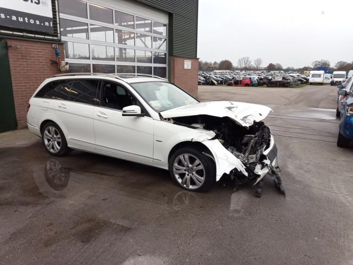 Mercedes C Estate 1.6 C-180K 16V BlueEfficiency Vehículo de desguace (2009, Blanco)
