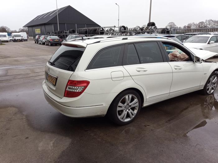 Mercedes C Estate 1.6 C-180K 16V BlueEfficiency Vehículo de desguace (2009, Blanco)