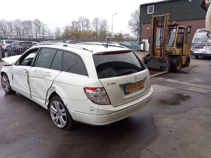 Mercedes C Estate 1.6 C-180K 16V BlueEfficiency Vehículo de desguace (2009, Blanco)