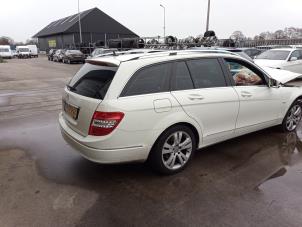 Mercedes C Estate 1.6 C-180K 16V BlueEfficiency Vehículo de desguace (2009, Blanco)