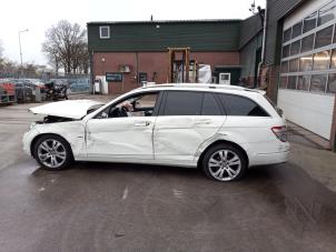 Mercedes C Estate 1.6 C-180K 16V BlueEfficiency Vehículo de desguace (2009, Blanco)