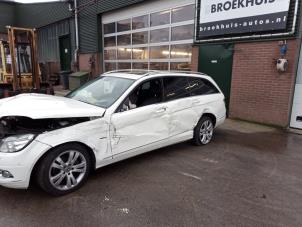 Mercedes C Estate 1.6 C-180K 16V BlueEfficiency Vehículo de desguace (2009, Blanco)