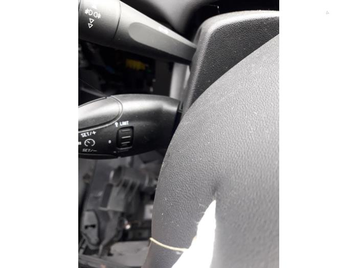 Peugeot 208 I 1.2 Vti 12V PureTech 82 Épave (2016, Noir)