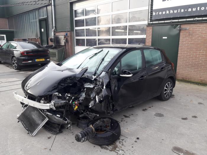 Peugeot 208 I 1.2 Vti 12V PureTech 82 Épave (2016, Noir)