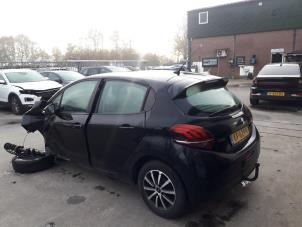 Peugeot 208 I 1.2 Vti 12V PureTech 82 Épave (2016, Noir)