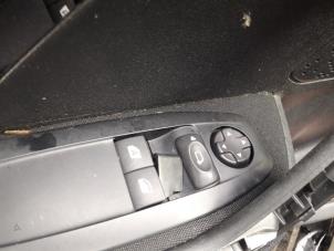 Peugeot 208 I 1.2 Vti 12V PureTech 82 Épave (2016, Noir)