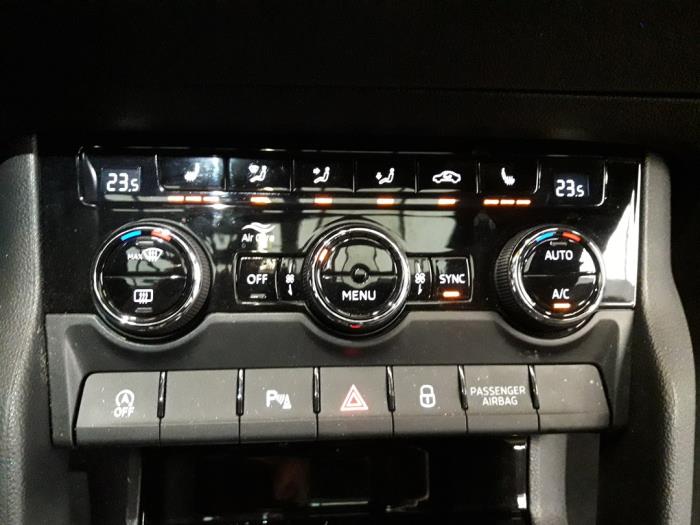 Skoda Karoq 1.5 TSI 16V Épave (2021, Bleu)