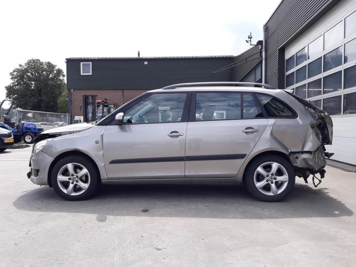Skoda Fabia II Combi 1.2 TDI 12V Greenline Épave (2011, Beige)