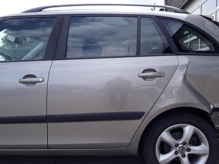 Skoda Fabia II Combi 1.2 TDI 12V Greenline Épave (2011, Beige)