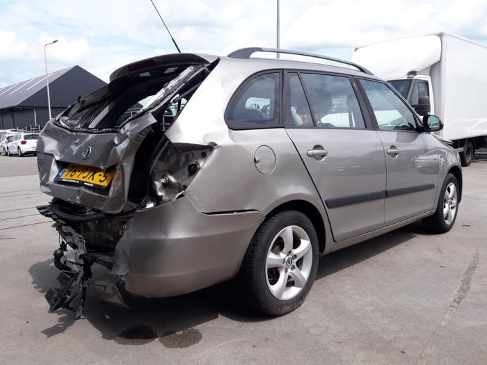 Skoda Fabia II Combi 1.2 TDI 12V Greenline Épave (2011, Beige)