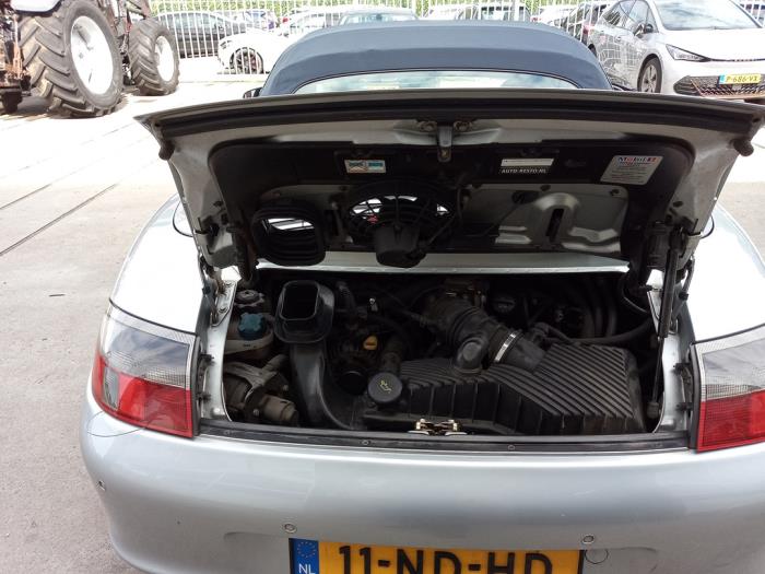 Porsche 911 3.6 Carrera 4 24V Épave (2003, Gris)