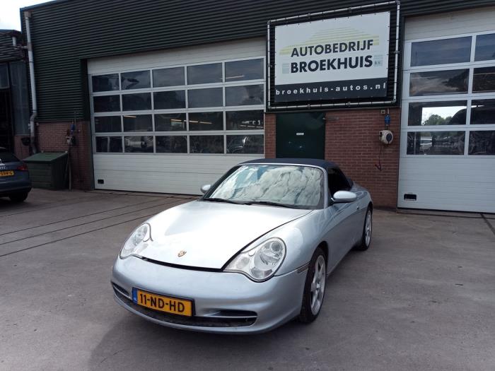 Porsche 911 3.6 Carrera 4 24V Épave (2003, Gris)