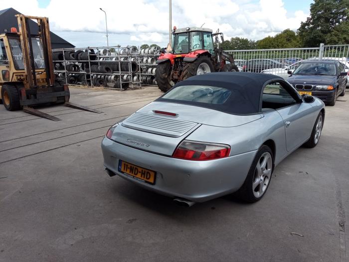 Porsche 911 3.6 Carrera 4 24V Épave (2003, Gris)