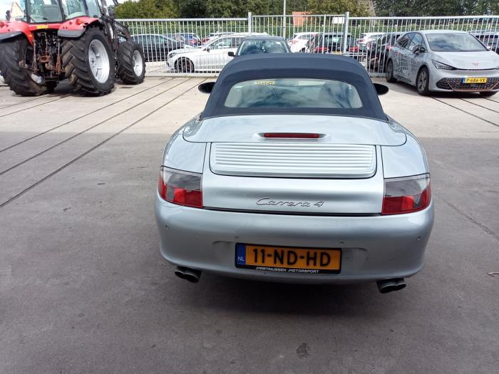 Porsche 911 3.6 Carrera 4 24V Épave (2003, Gris)