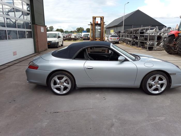 Porsche 911 3.6 Carrera 4 24V Épave (2003, Gris)