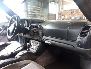 Porsche 911 3.6 Carrera 4 24V Épave (2003, Gris)