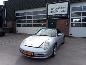 Porsche 911 3.6 Carrera 4 24V Épave (2003, Gris)