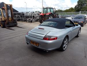 Porsche 911 3.6 Carrera 4 24V Épave (2003, Gris)