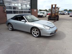 Porsche 911 3.6 Carrera 4 24V Épave (2003, Gris)