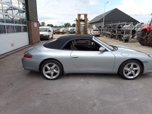 Porsche 911 3.6 Carrera 4 24V Épave (2003, Gris)
