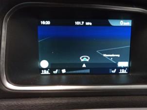 Volvo V40 2.0 D2 16V Épave (2015, Blanc)
